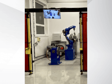 Prikaz  stroja Yaskawa Motoman AR1440  sprijeda