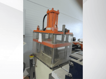 Prikaz  stroja UZMA MAKINA PDM 30  sprijeda