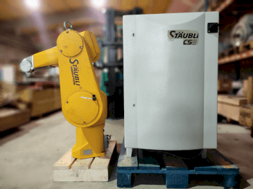 Prikaz  stroja STAUBLI RX90B  sprijeda
