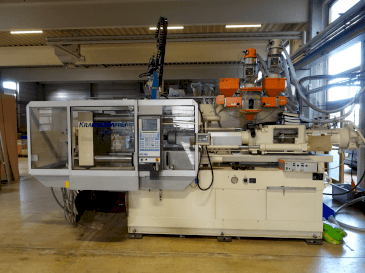 Prikaz stroja Krauss Maffei KM 150-1000 C1 sprijeda