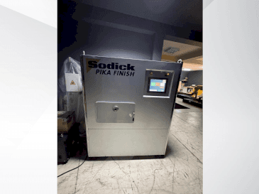 Prikaz  stroja Sodick Picka PF-32A  sprijeda