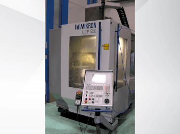 Prikaz  stroja MIKRON UCP 600  sprijeda