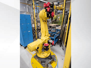 Prikaz  stroja FANUC R2000iB/165F  sprijeda
