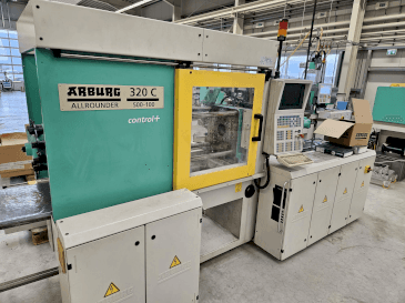 Prikaz stroja Arburg 320 C 500-100 + Multilift H with B-Axis sprijeda