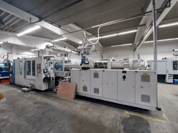 Prikaz  stroja Krauss Maffei 800-6100 MX  sprijeda