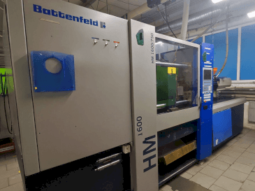 Prikaz  stroja Battenfeld HM 1600/750  sprijeda
