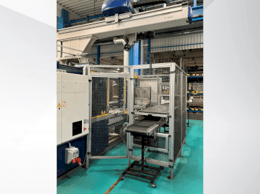 Prikaz  stroja Krauss Maffei KM350  sprijeda