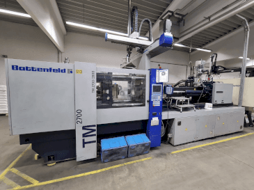 Prikaz  stroja Battenfeld TM 2700/2800  sprijeda
