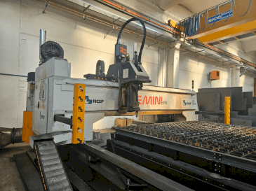 Prikaz  stroja FICEP GEMINI G32 HPE  sprijeda
