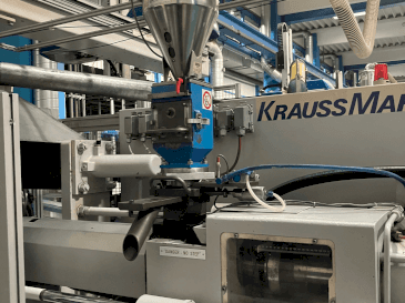 Prikaz  stroja Krauss Maffei 125-520 C1  sprijeda
