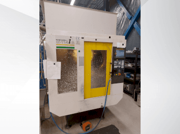 Prikaz  stroja FANUC Robodrill α-T14iB  sprijeda
