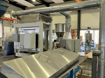 Prikaz  stroja COPERION STS35  sprijeda