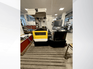 Prikaz  stroja FANUC Robocut alpha-C400iB  sprijeda