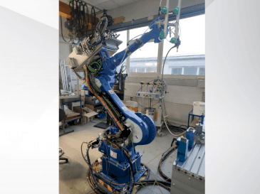 Prikaz  stroja Yaskawa 6VX88  sprijeda