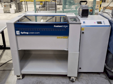 Prikaz  stroja EPILOG Laser Fusion Ege 12 30watt fiber  sprijeda