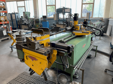 Prikaz  stroja HERBER 42 CNC  sprijeda