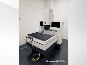 Prikaz stroja ZEISS 0-inspect sprijeda