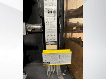 Prikaz  stroja AMADA HFE 130-3  sprijeda