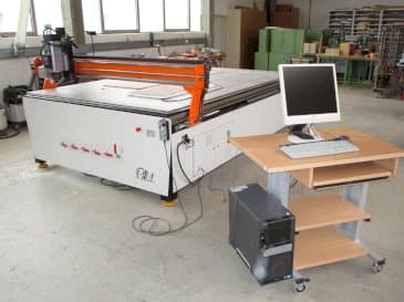 Prikaz  stroja MLM Ploter CNC  sprijeda