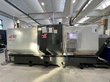 Prikaz stroja HAAS ST-40 sprijeda