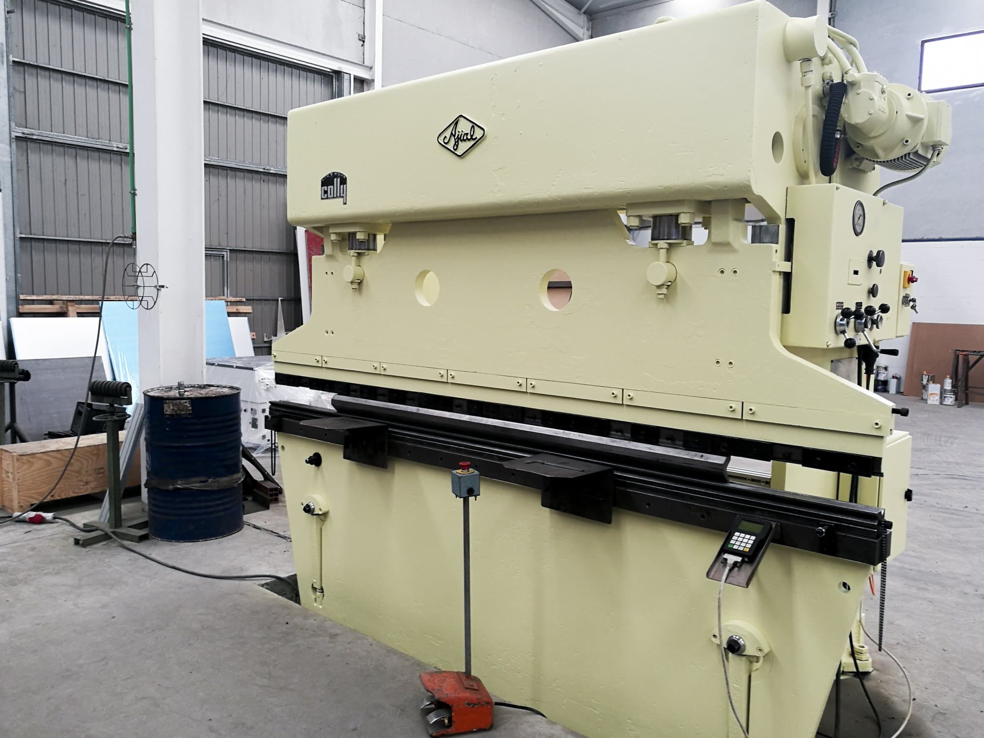 Prikaz  stroja Ajial Colly 89 zdesna