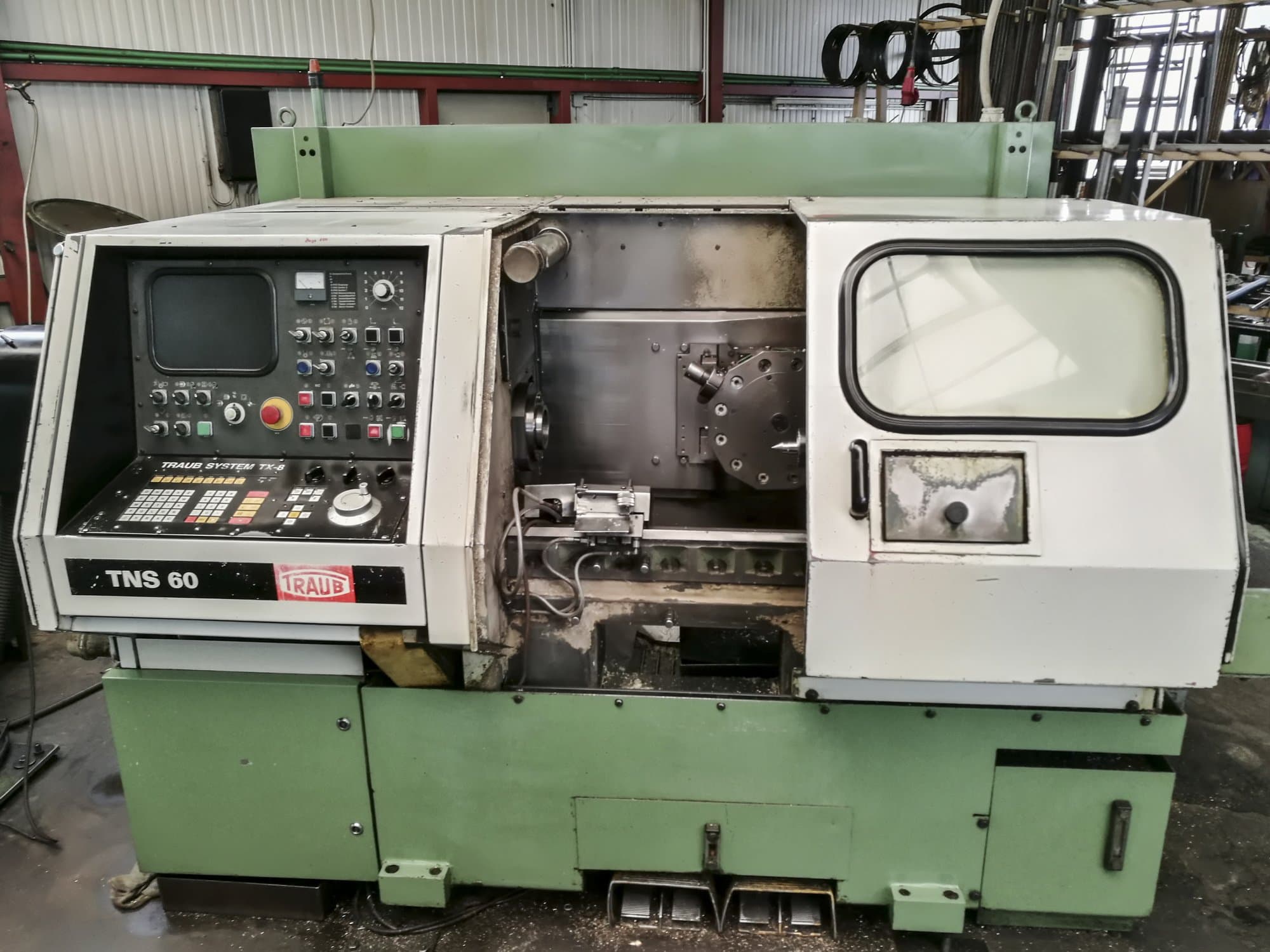Prikaz  stroja TRAUB TNS 60 sprijeda