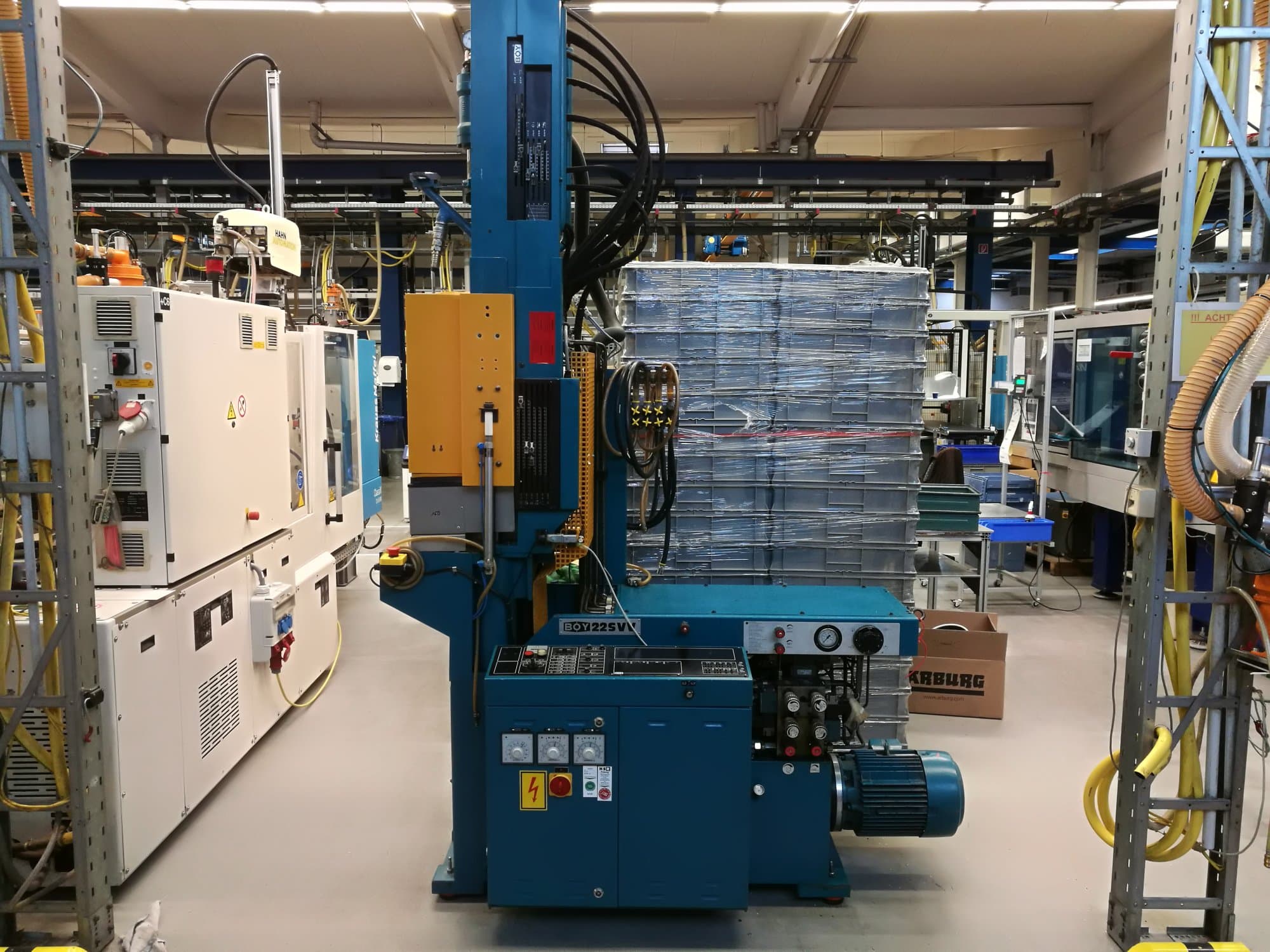 Prikaz  stroja BOY 22 S VV sprijeda