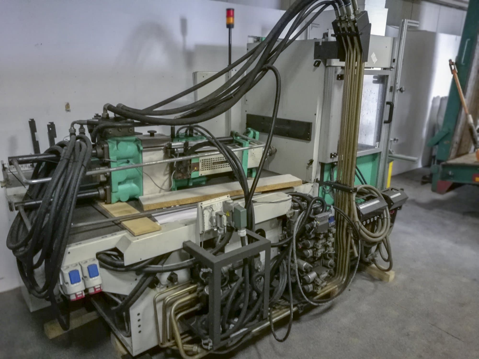 Prikaz  stroja Arburg 420C 800-250 sprijeda