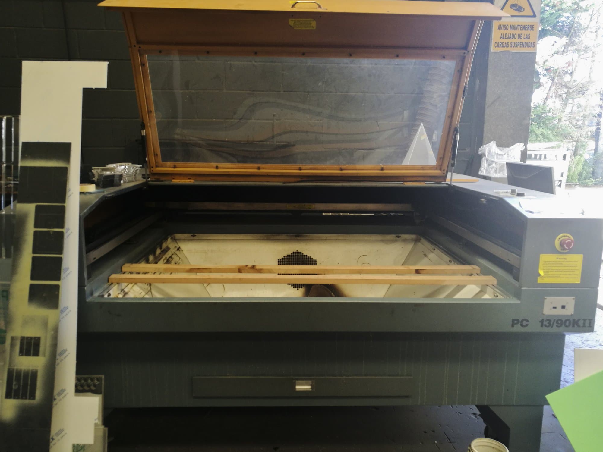 Prikaz  stroja PC 13/90KII sprijeda