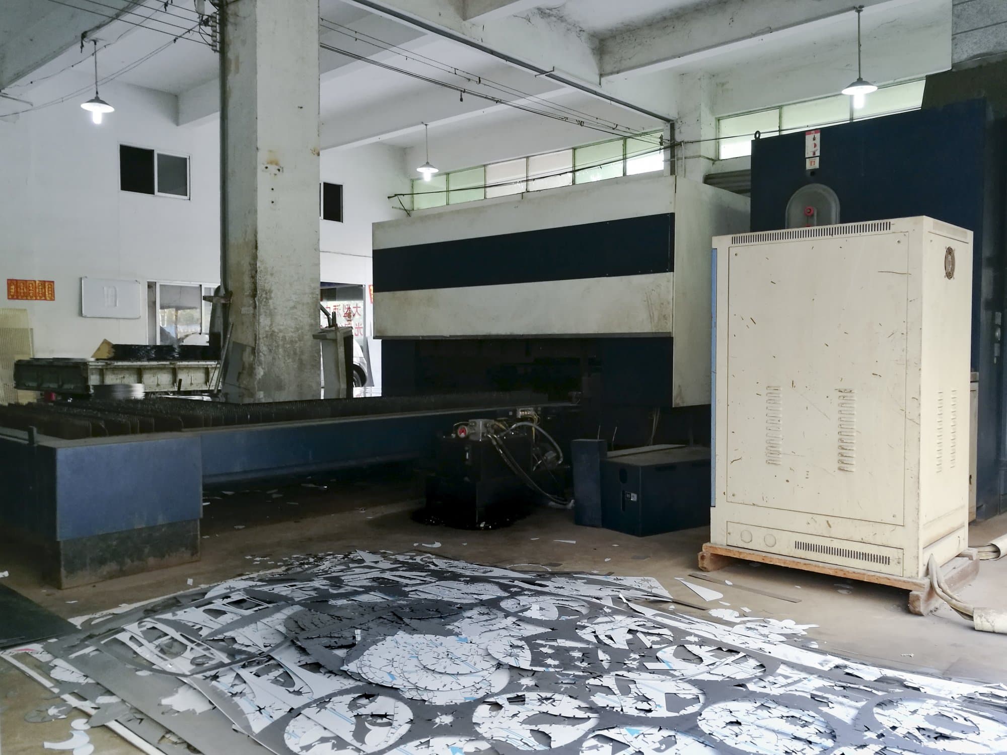 Prikaz  1 stroja Trumpf TruLaser 3030 zdesna