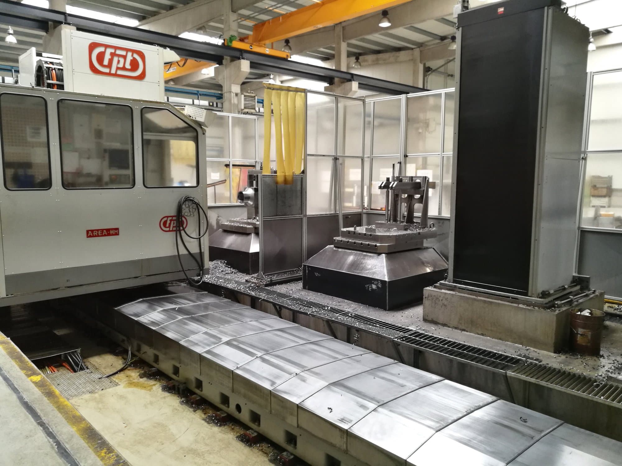 Prikaz stroja FPT AREA M slijeva