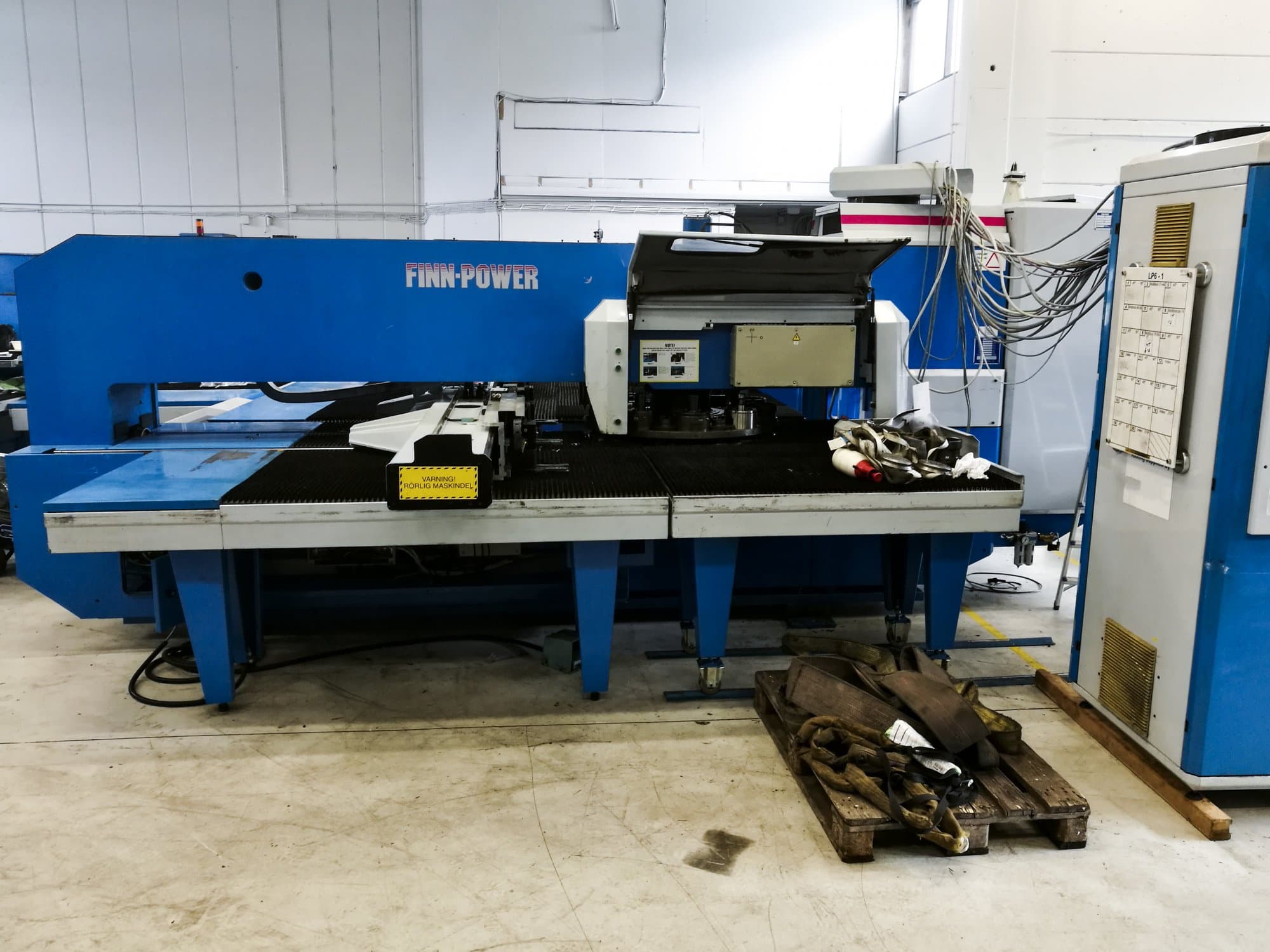 Prikaz  stroja Finn-Power LP6 SB sprijeda