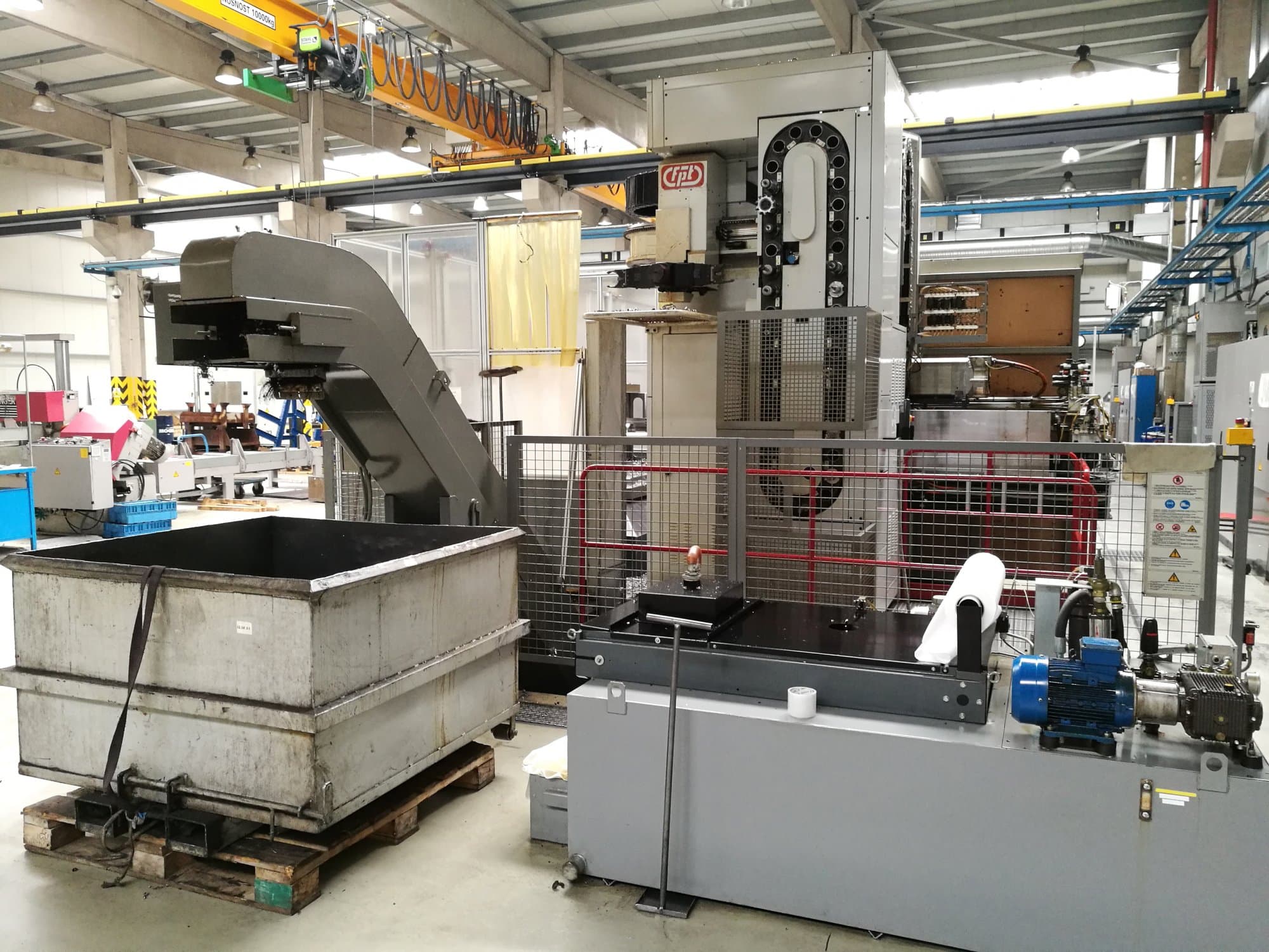 Prikaz  stroja FPT AREA M sprijeda