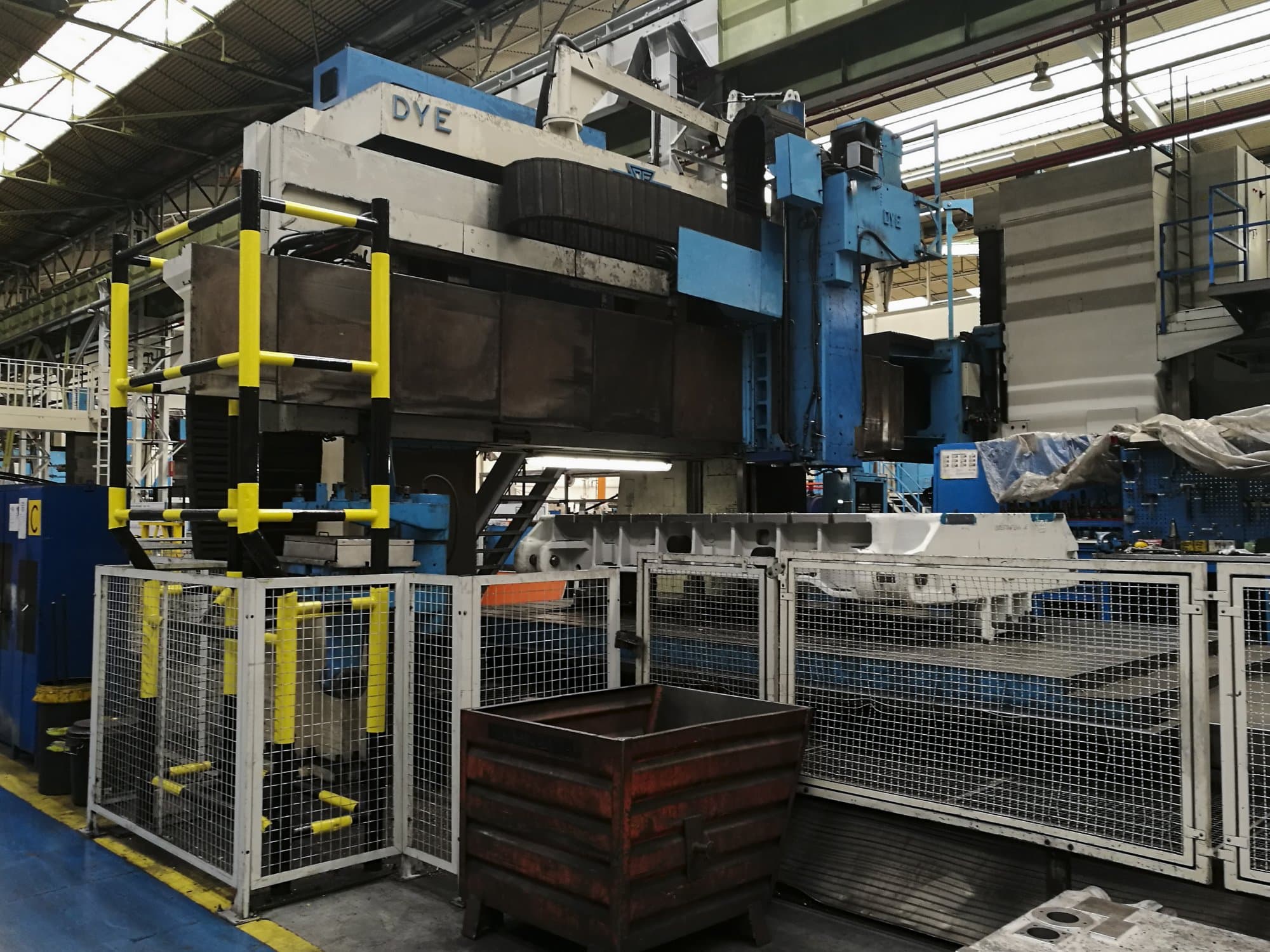 Prikaz stroja DYE FPF-4-N/C slijeva