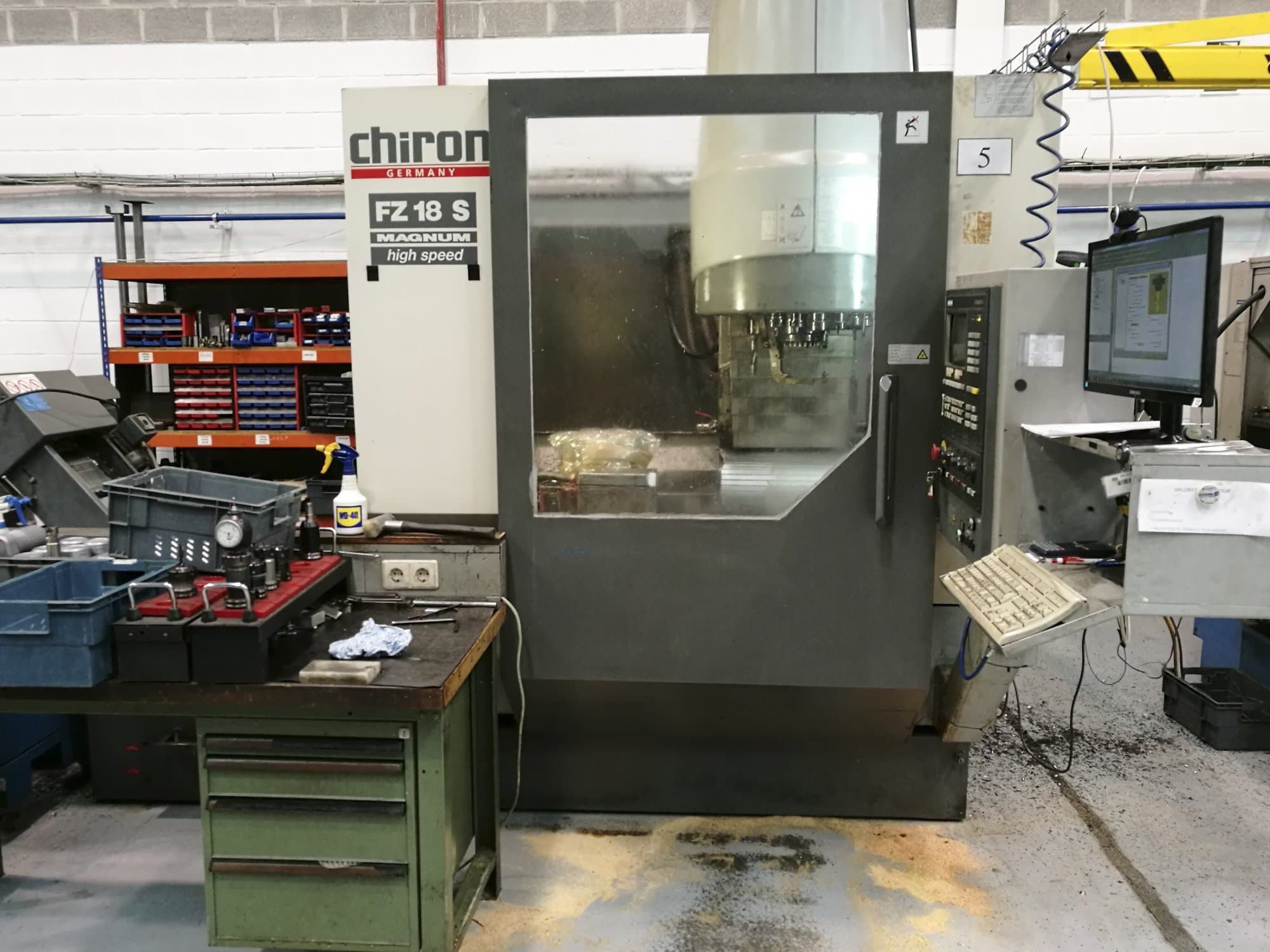 Prikaz  stroja Chiron FZ18 S Magnum sprijeda