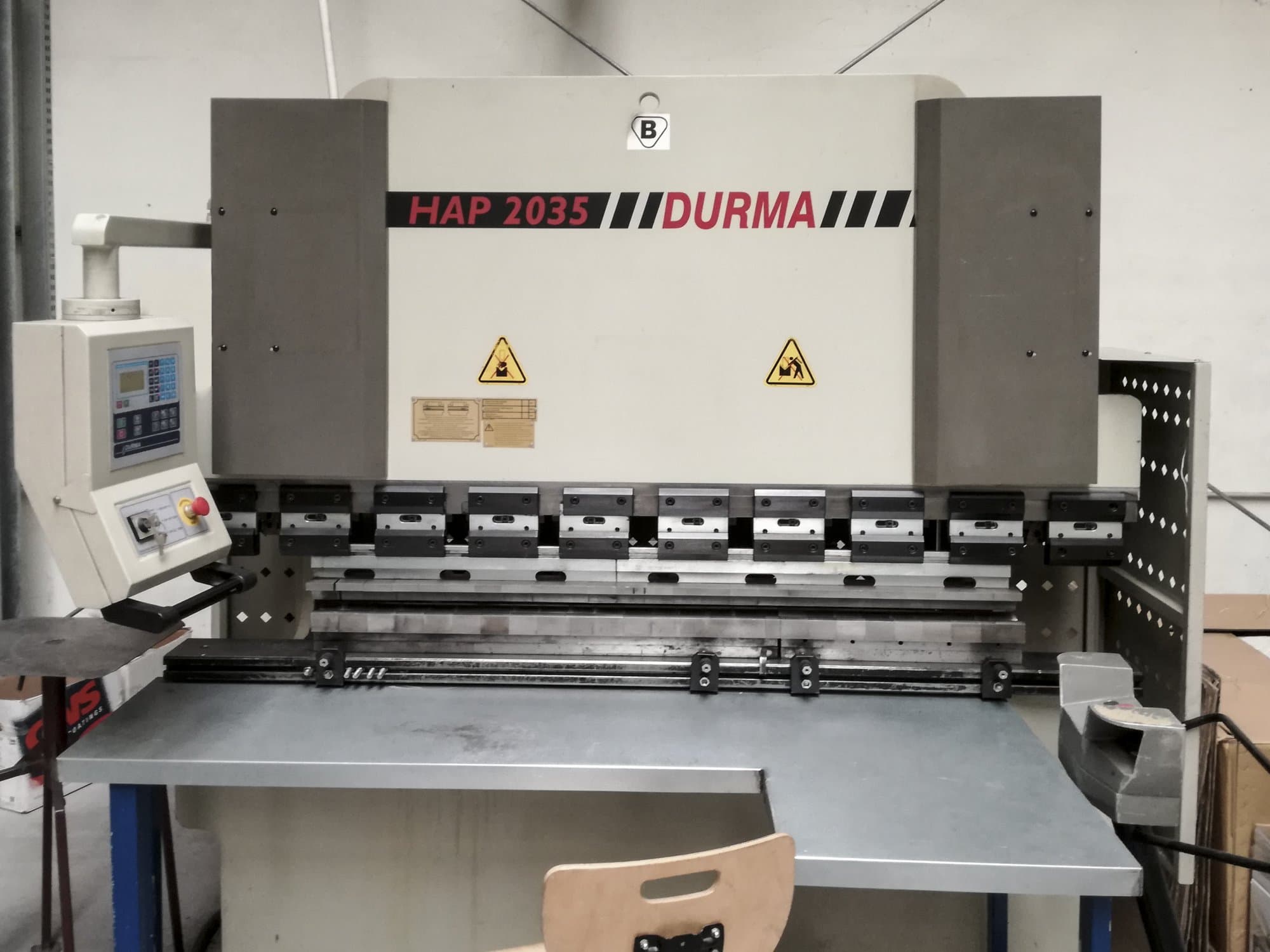 Prikaz stroja Durma HAP 2035 sprijeda