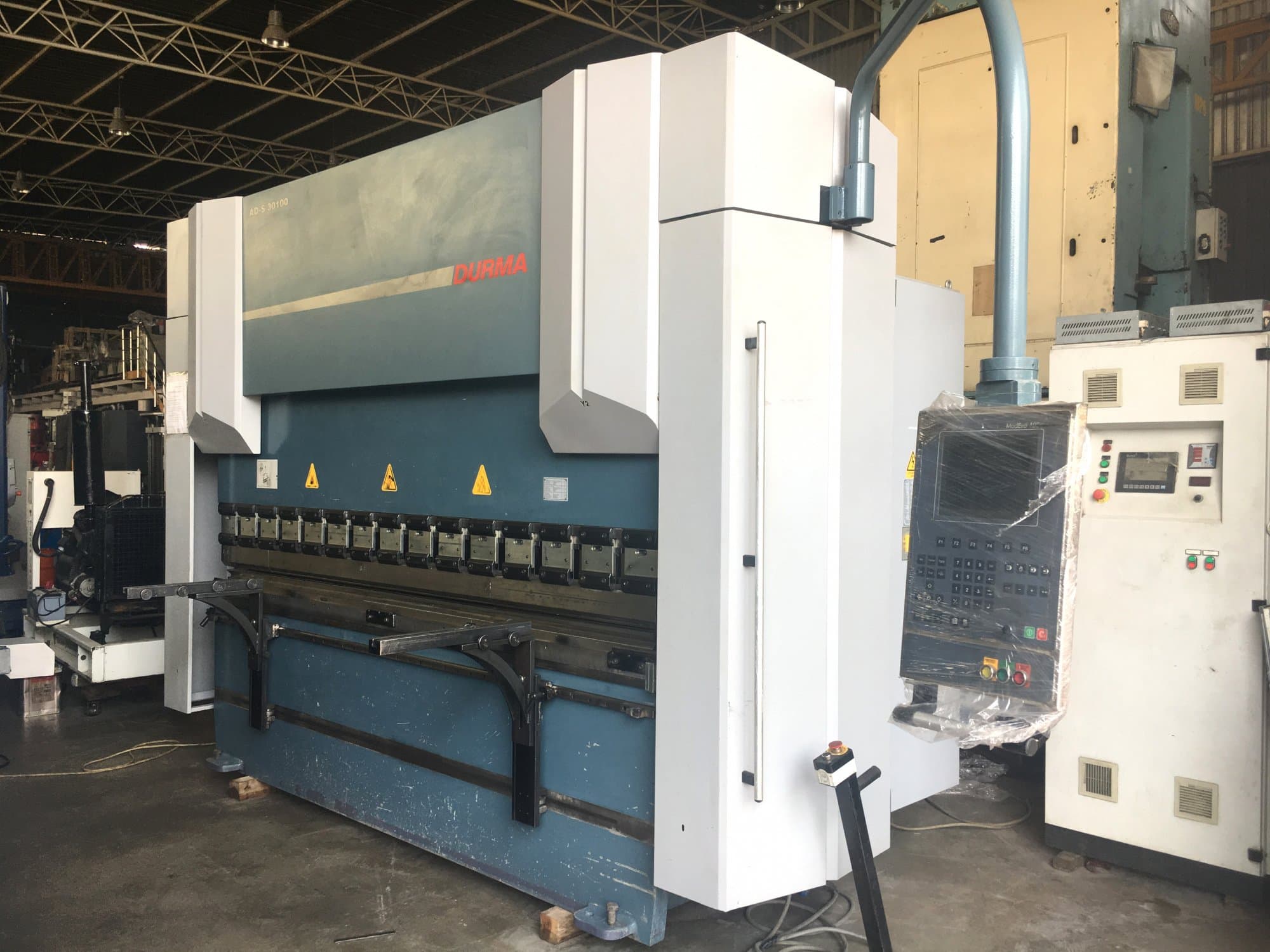 Prikaz  stroja Durma AD-S 30100 zdesna
