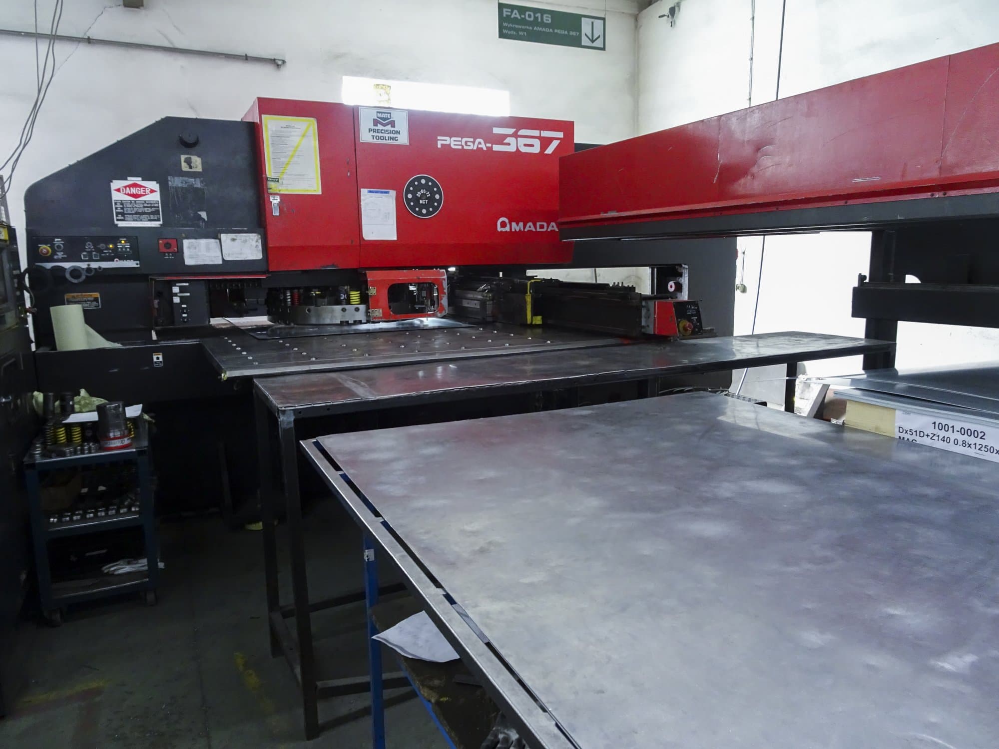 Prikaz stroja AMADA PEGA 367 slijeva