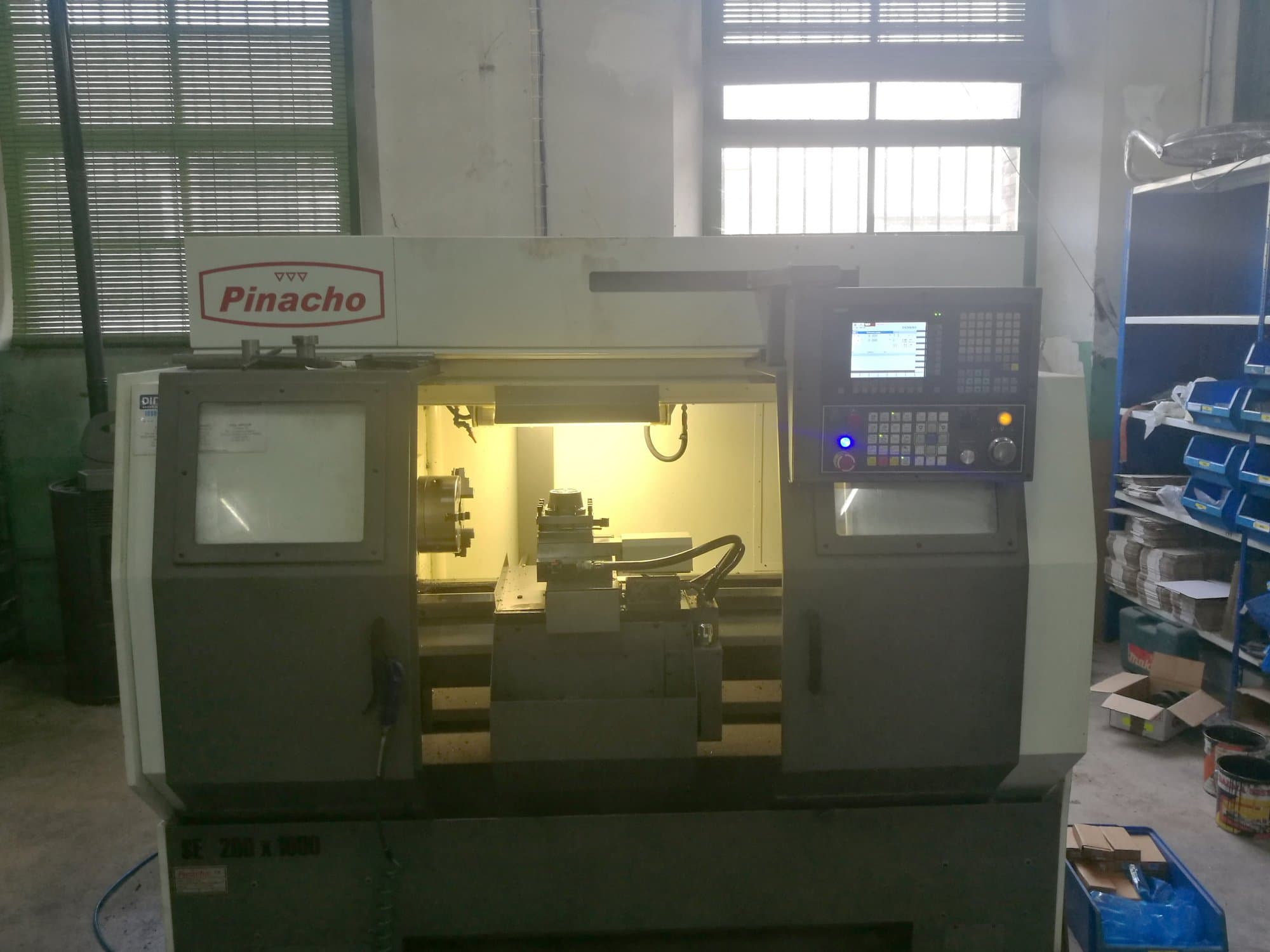 Prikaz  stroja Pinacho SE-200 sprijeda