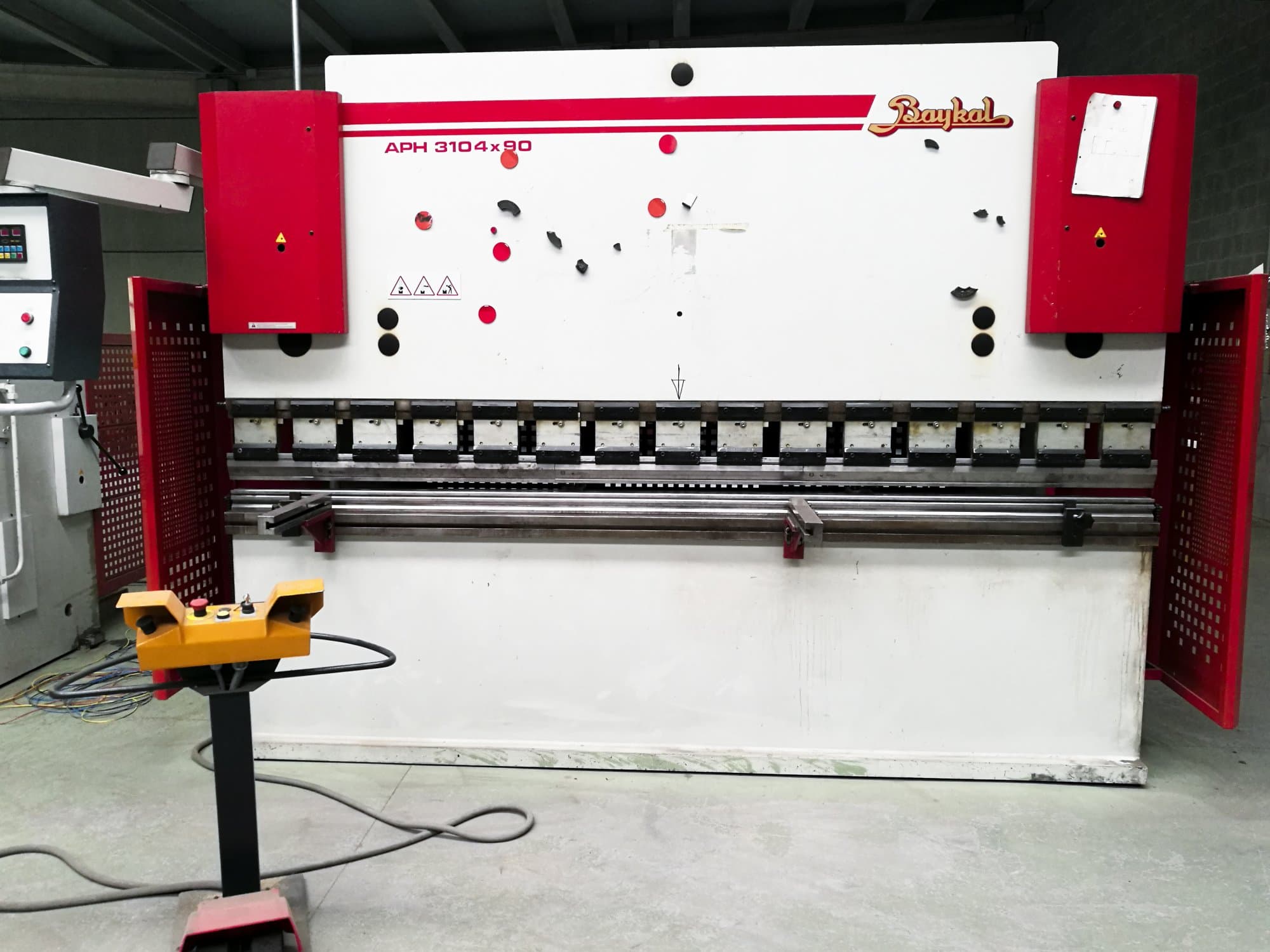 Prikaz  stroja Baykal APH 3104x90 sprijeda