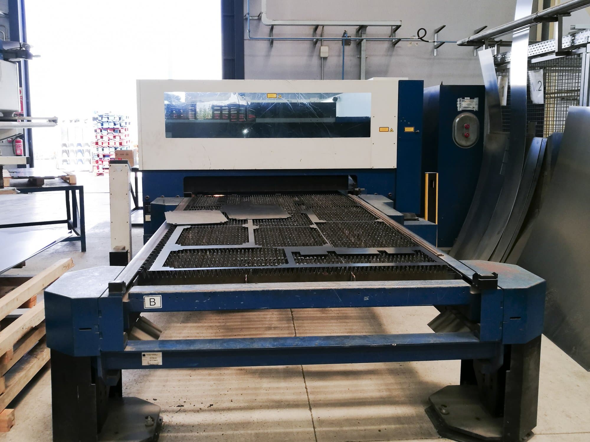 Prikaz stroja Trumpf TruLaser 3530 sprijeda