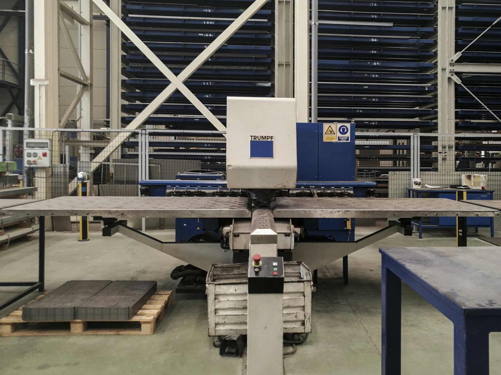 Prikaz  stroja Trumpf Trumatic 200 sprijeda