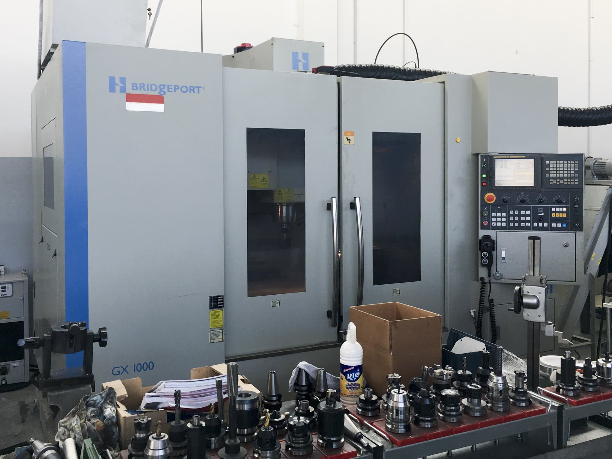 Prikaz  1 stroja Bridgeport GX 1000 sprijeda