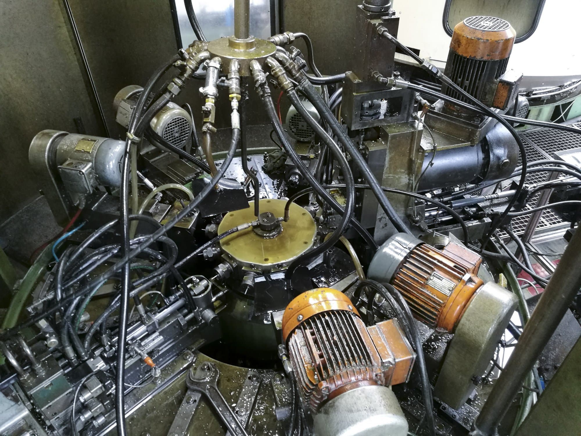 Detalj  1 stroja RIS-INGOLD Rismatic 151G-12