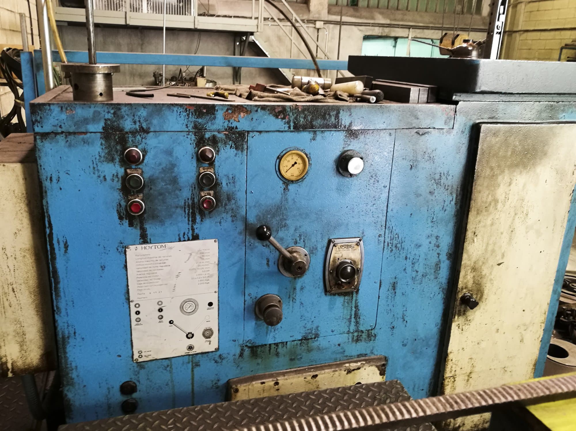 Prikaz  stroja Hoytom 700 H sprijeda