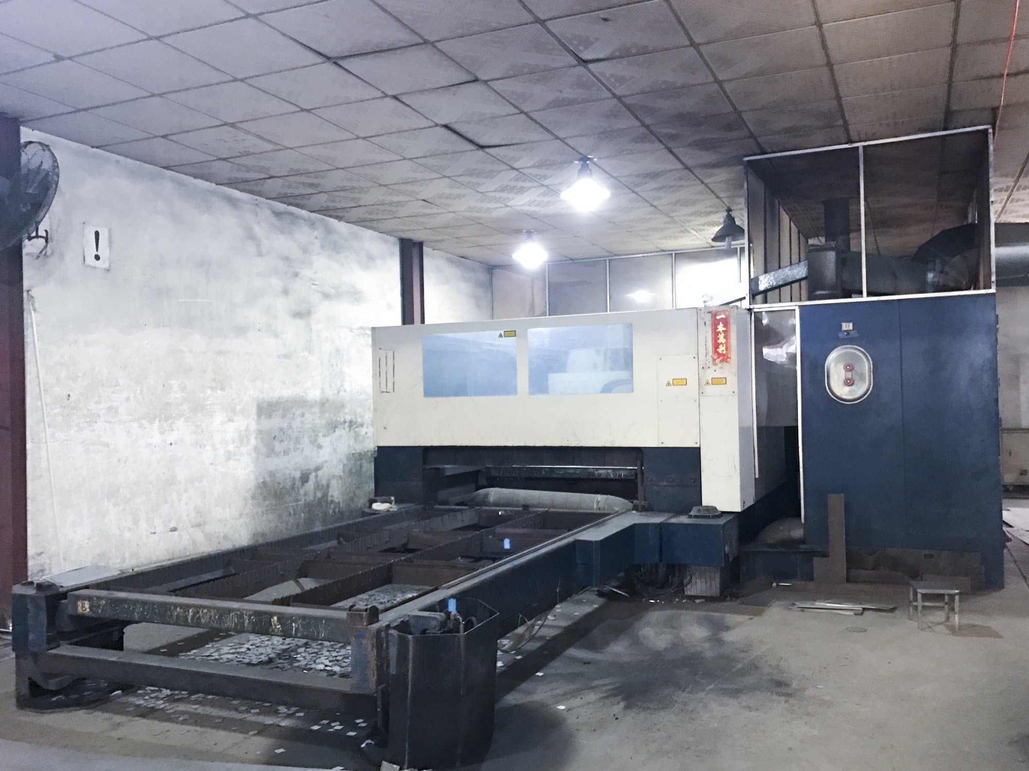 Prikaz  stroja Trumpf TruLaser 3030 zdesna