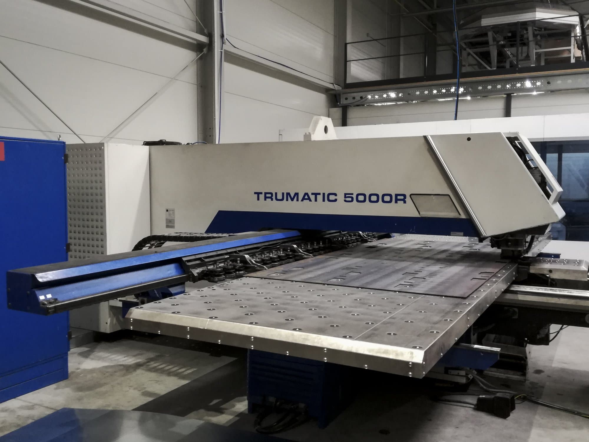 Prikaz lijeve strane  1 stroja Trumpf Trumatic 5000 R