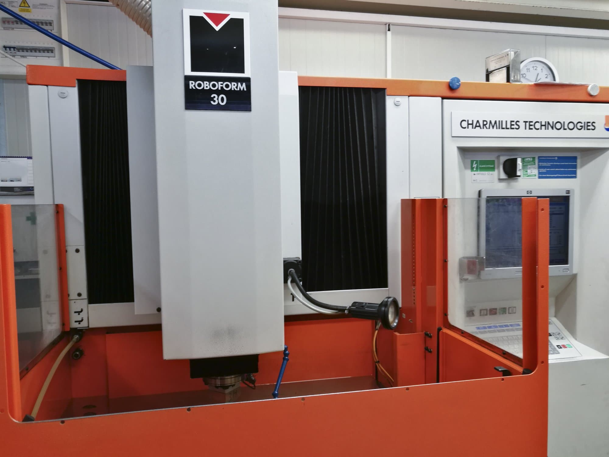 Prikaz  stroja CHARMILLES ROBOFORM 30 sprijeda