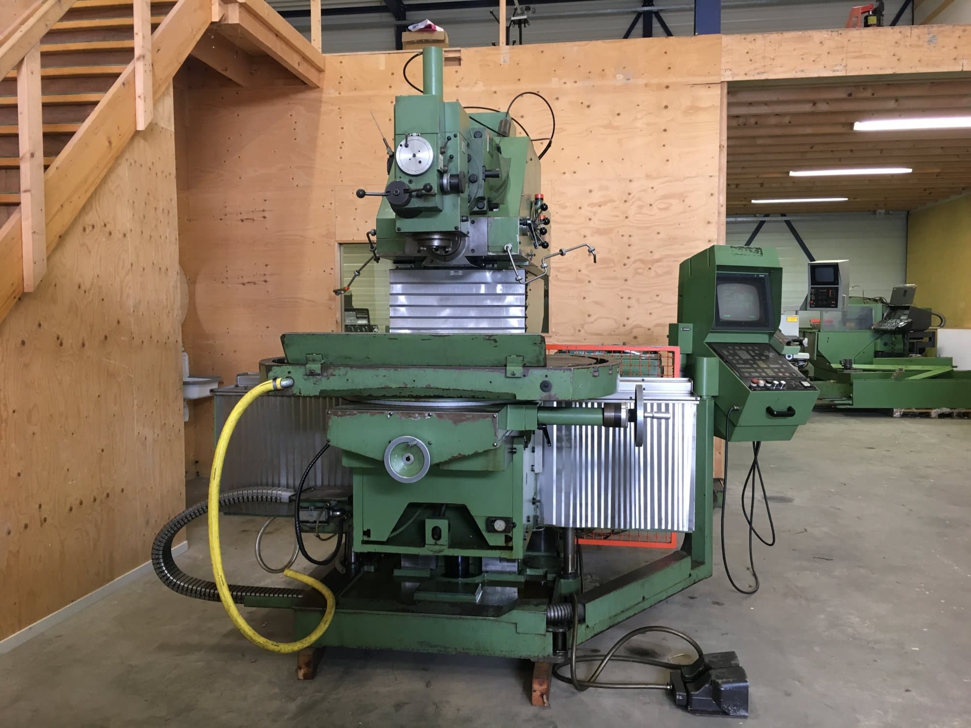 Prikaz  stroja Maho MH 1000 C sprijeda