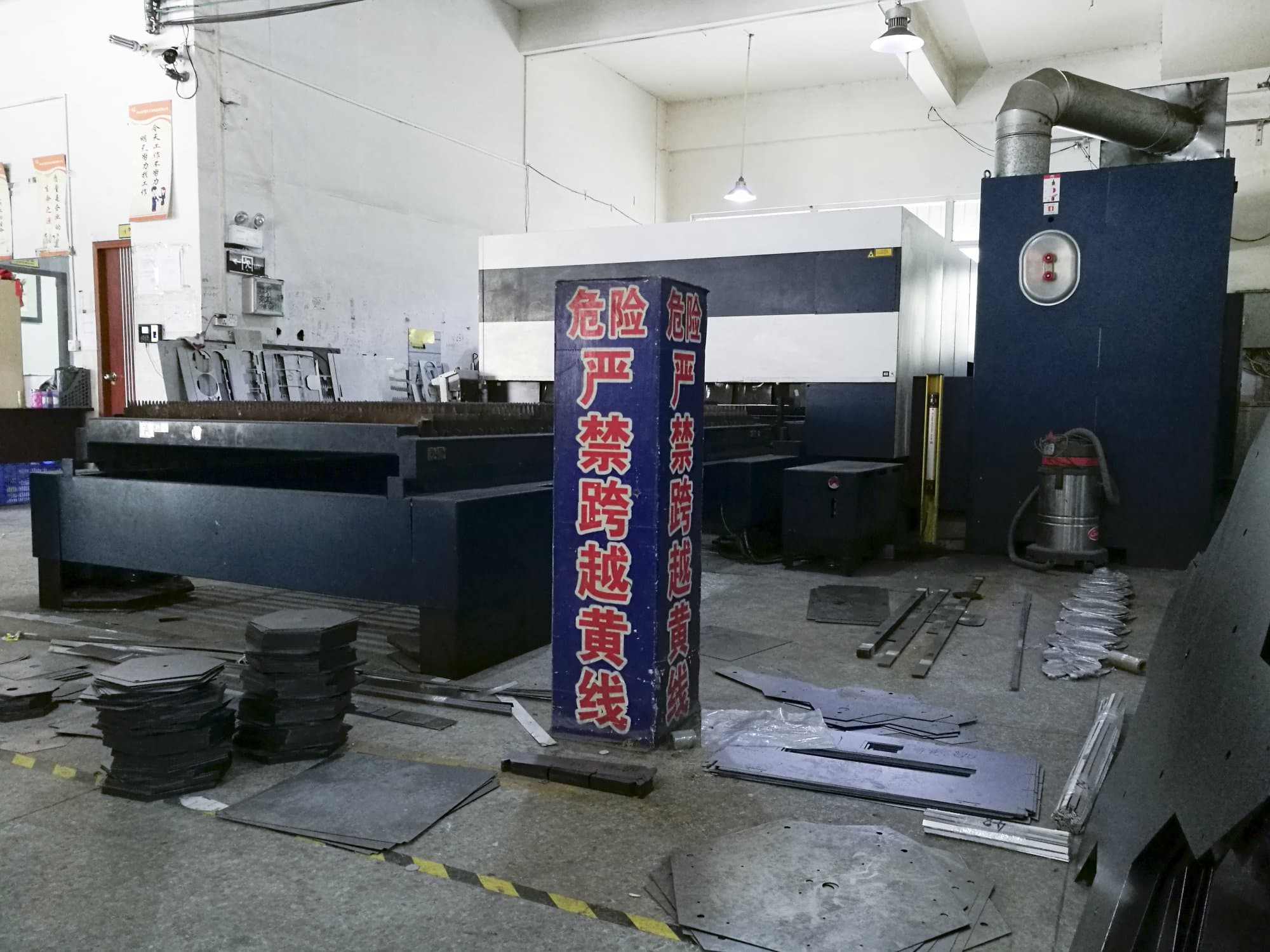 Prikaz  1 stroja Trumpf TruLaser 3030 zdesna